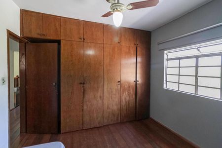 Casa à venda com 442m², 3 quartos e 3 vagasCasa 2 - Quarto 1