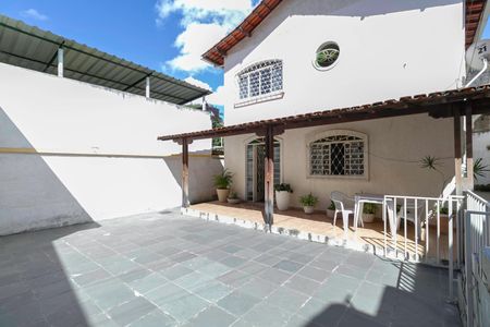 Casa à venda com 442m², 3 quartos e 3 vagasCasa 2 - Fachada