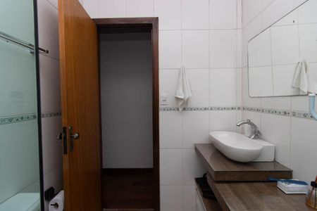 Casa à venda com 150m², 3 quartos e 2 vagas Casa à venda com 150m², 3 quartos e 2 vagasBanheiro da Suíte