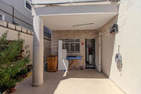 Casa à venda com 150m², 3 quartos e 2 vagas Casa à venda com 150m², 3 quartos e 2 vagasQuintal