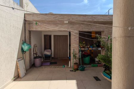 Casa à venda com 150m², 3 quartos e 2 vagas Casa à venda com 150m², 3 quartos e 2 vagasQuintal