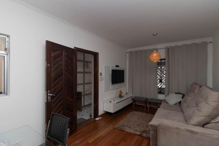 Casa à venda com 150m², 3 quartos e 2 vagas Casa à venda com 150m², 3 quartos e 2 vagasSala