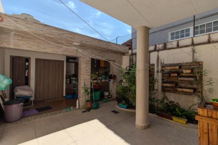 Casa à venda com 150m², 3 quartos e 2 vagas Casa à venda com 150m², 3 quartos e 2 vagasQuintal