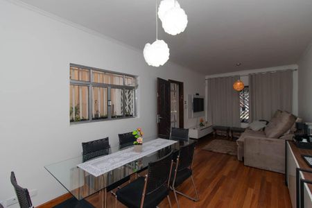 Casa à venda com 150m², 3 quartos e 2 vagas Casa à venda com 150m², 3 quartos e 2 vagasSala