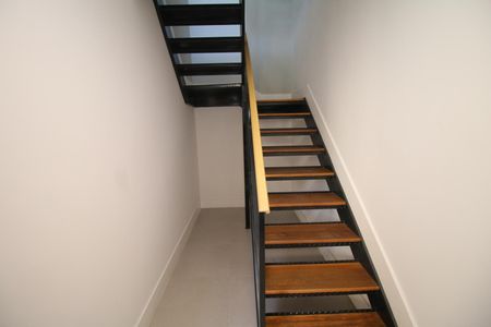 Casa de condomínio para alugar com 97m², 1 quarto e 1 vagaEscada