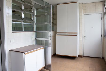 Apartamento à venda com 167m², 3 quartos e 1 vagaÁrea de Serviço