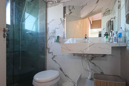 Casa à venda com 220m², 3 quartos e 2 vagas Casa à venda com 220m², 3 quartos e 2 vagasBanheiro da Suite