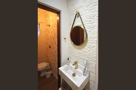 Casa à venda com 220m², 3 quartos e 2 vagas Casa à venda com 220m², 3 quartos e 2 vagasLavabo