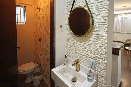 Casa à venda com 220m², 3 quartos e 2 vagas Casa à venda com 220m², 3 quartos e 2 vagasLavabo