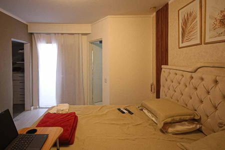 Casa à venda com 220m², 3 quartos e 2 vagas Casa à venda com 220m², 3 quartos e 2 vagasSuite