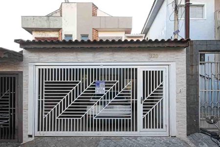 Casa à venda com 220m², 3 quartos e 2 vagas Casa à venda com 220m², 3 quartos e 2 vagasFachada