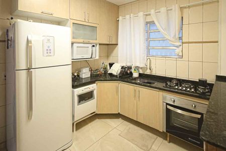 Casa à venda com 220m², 3 quartos e 2 vagas Casa à venda com 220m², 3 quartos e 2 vagasCozinha