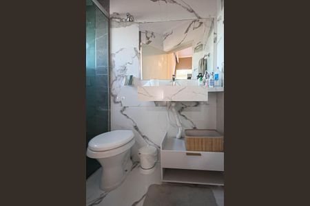 Casa à venda com 220m², 3 quartos e 2 vagas Casa à venda com 220m², 3 quartos e 2 vagasBanheiro da Suite