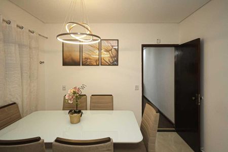 Casa à venda com 220m², 3 quartos e 2 vagas Casa à venda com 220m², 3 quartos e 2 vagasCozinha