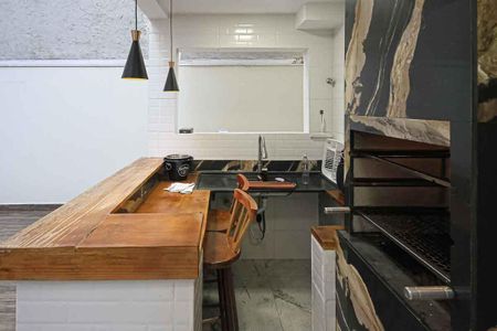 Casa à venda com 220m², 3 quartos e 2 vagas Casa à venda com 220m², 3 quartos e 2 vagasEspaço Gourmet