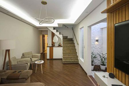 Casa à venda com 220m², 3 quartos e 2 vagas Casa à venda com 220m², 3 quartos e 2 vagasSala