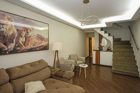 Casa à venda com 220m², 3 quartos e 2 vagas Casa à venda com 220m², 3 quartos e 2 vagasSala