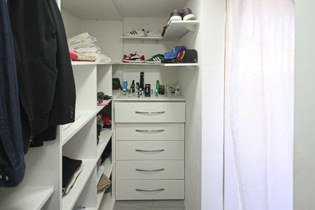 Casa à venda com 220m², 3 quartos e 2 vagas Casa à venda com 220m², 3 quartos e 2 vagasCloset