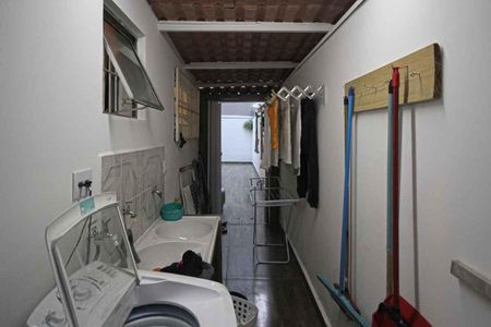 Casa à venda com 220m², 3 quartos e 2 vagas Casa à venda com 220m², 3 quartos e 2 vagasEspaço Gourmet