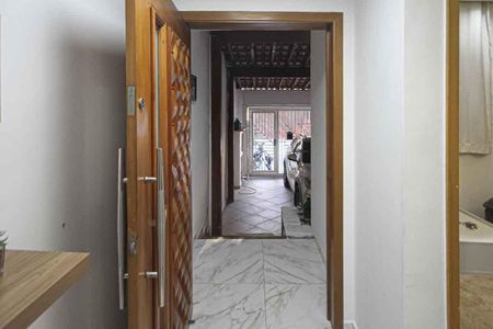 Casa à venda com 220m², 3 quartos e 2 vagas Casa à venda com 220m², 3 quartos e 2 vagasHall de entarda