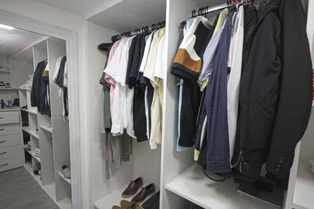 Casa à venda com 220m², 3 quartos e 2 vagas Casa à venda com 220m², 3 quartos e 2 vagasCloset