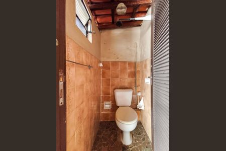 Casa à venda com 253m², 4 quartos e 1 vagaBanheiro de serviço