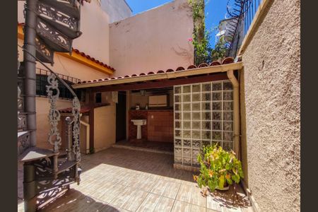 Casa à venda com 253m², 4 quartos e 1 vagaÁrea de Serviço