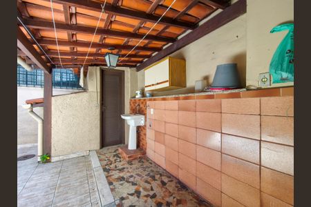 Casa à venda com 253m², 4 quartos e 1 vagaÁrea de Serviço