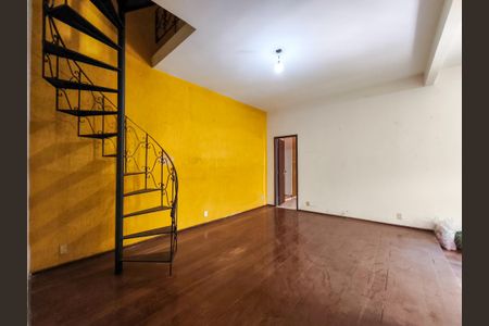 Casa à venda com 253m², 4 quartos e 1 vagaSala