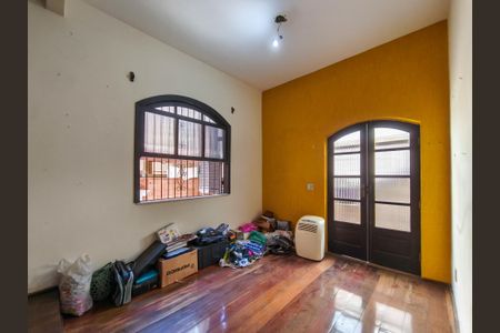Casa à venda com 253m², 4 quartos e 1 vagaSala