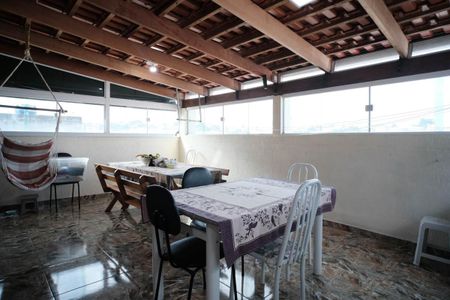 Casa à venda com 122m², 4 quartos e 1 vagavaranda