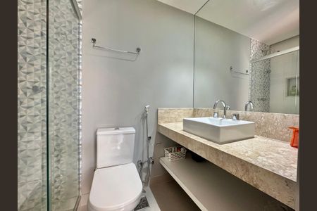 Casa de condomínio à venda com 320m², 4 quartos e 3 vagasBanheiro da Suíte 4