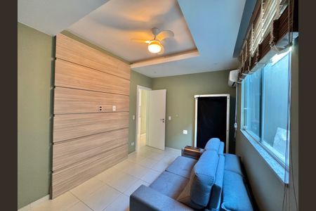 Casa de condomínio à venda com 320m², 4 quartos e 3 vagasSala de TV