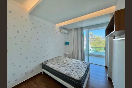 Casa de condomínio à venda com 320m², 4 quartos e 3 vagasSuíte 2