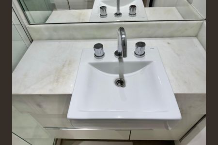 Casa de condomínio à venda com 320m², 4 quartos e 3 vagasBanheiro da Suíte 2