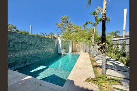 Casa de condomínio à venda com 320m², 4 quartos e 3 vagasÁrea externa