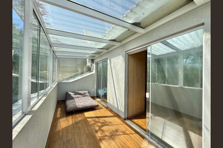 Casa de condomínio à venda com 320m², 4 quartos e 3 vagasSuíte 3 - Varanda