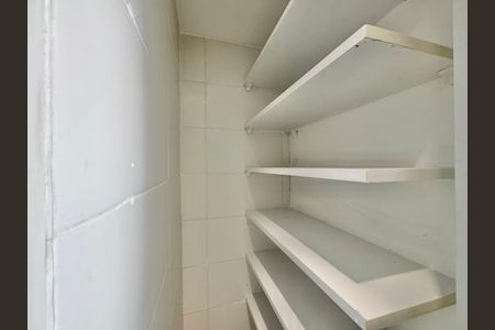 Casa de condomínio à venda com 320m², 4 quartos e 3 vagasCozinha - Despensa