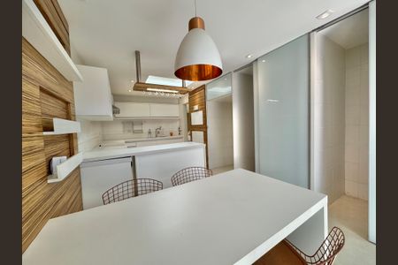 Casa de condomínio à venda com 320m², 4 quartos e 3 vagasCozinha