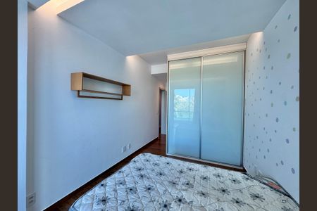 Casa de condomínio à venda com 320m², 4 quartos e 3 vagasSuíte 2