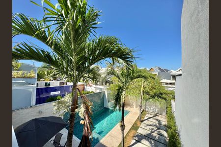 Casa de condomínio à venda com 320m², 4 quartos e 3 vagasSuíte 1 Master - Varanda