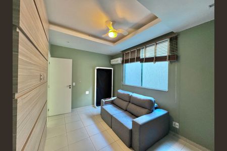 Casa de condomínio à venda com 320m², 4 quartos e 3 vagasSala de TV