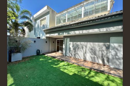 Casa de condomínio à venda com 320m², 4 quartos e 3 vagasÁrea externa