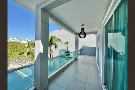 Casa de condomínio à venda com 320m², 4 quartos e 3 vagasSuíte 1 Master - Varanda