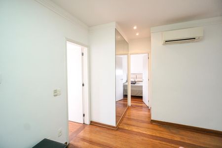 Apartamento para alugar com 285m², 4 quartos e 5 vagas Apartamento para alugar com 285m², 4 quartos e 5 vagasSala 02