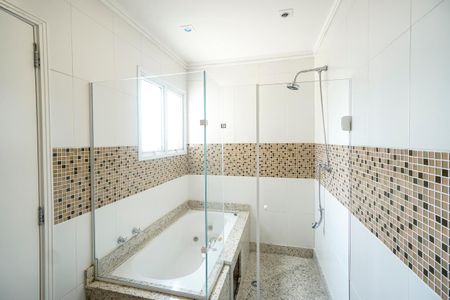 Apartamento para alugar com 285m², 4 quartos e 5 vagas Apartamento para alugar com 285m², 4 quartos e 5 vagasBanheira