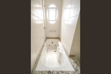 Apartamento para alugar com 285m², 4 quartos e 5 vagas Apartamento para alugar com 285m², 4 quartos e 5 vagasBanheira