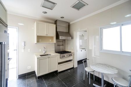 Apartamento para alugar com 285m², 4 quartos e 5 vagas Apartamento para alugar com 285m², 4 quartos e 5 vagasCozinha