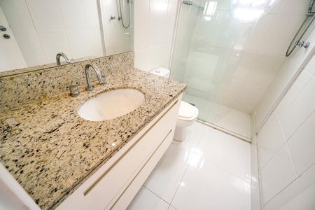 Apartamento para alugar com 285m², 4 quartos e 5 vagas Apartamento para alugar com 285m², 4 quartos e 5 vagasBanheiro da suíte 01