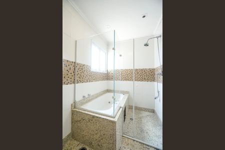 Apartamento para alugar com 285m², 4 quartos e 5 vagas Apartamento para alugar com 285m², 4 quartos e 5 vagasBanheira